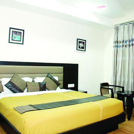 Hotel Orbit 34 Chandīgarh Buitenkant foto