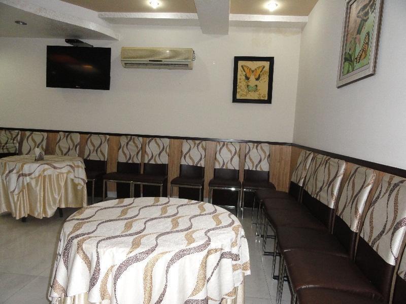 Hotel Orbit 34 Chandīgarh Buitenkant foto
