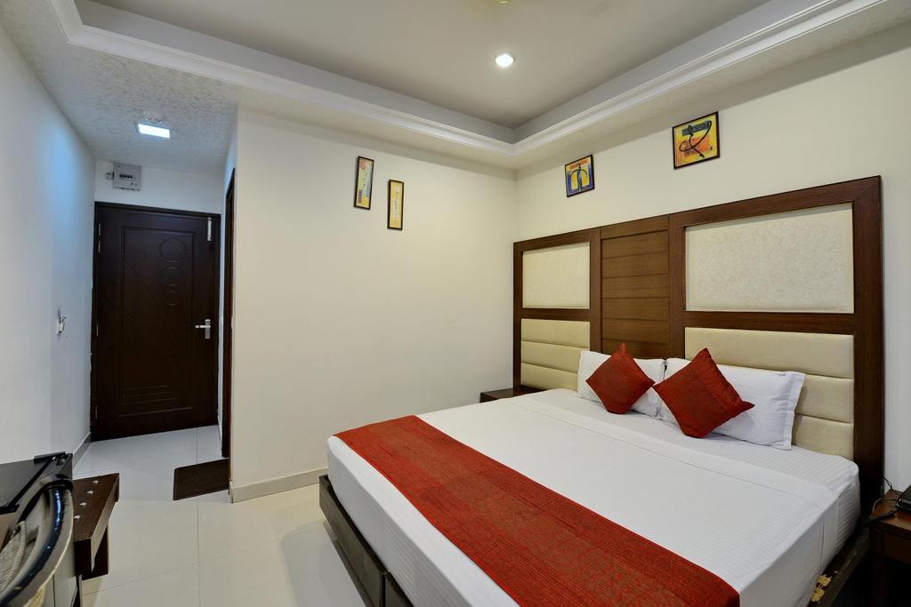 Hotel Orbit 34 Chandīgarh Buitenkant foto