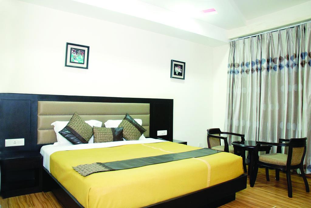 Hotel Orbit 34 Chandīgarh Buitenkant foto