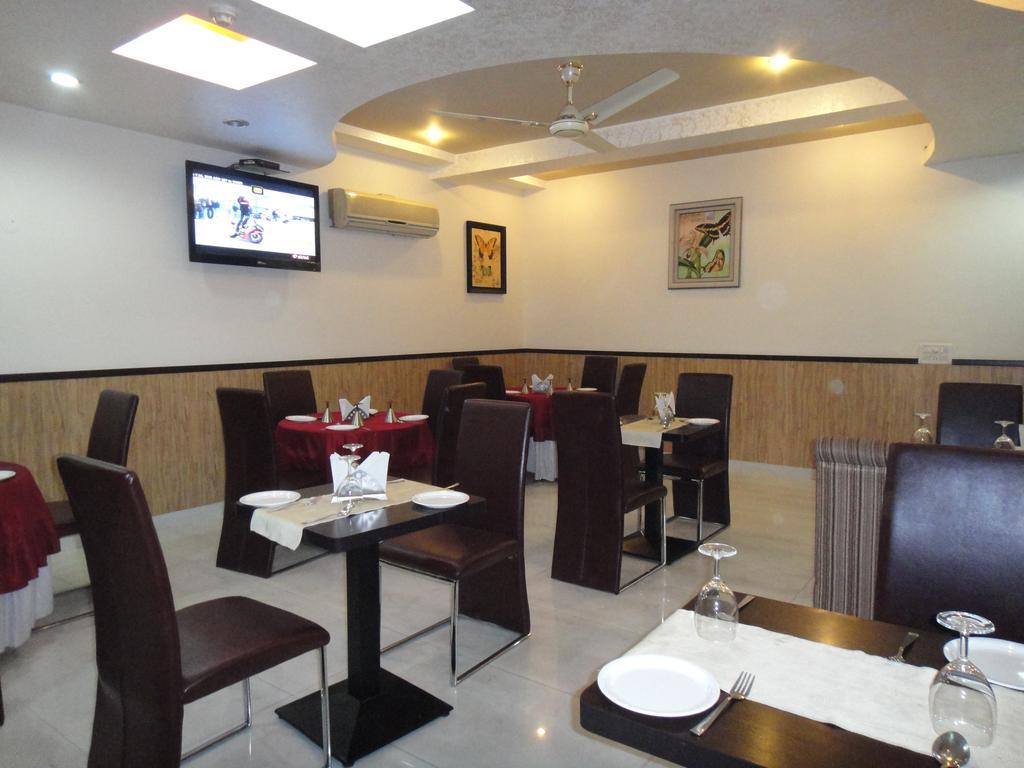 Hotel Orbit 34 Chandīgarh Buitenkant foto