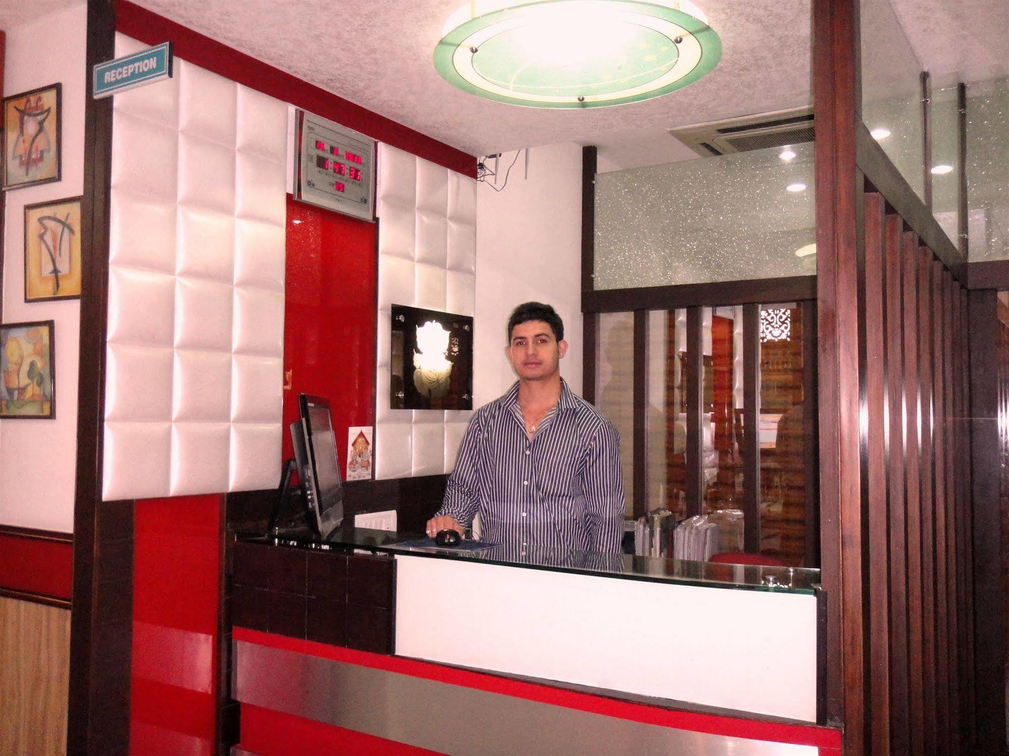 Hotel Orbit 34 Chandīgarh Buitenkant foto