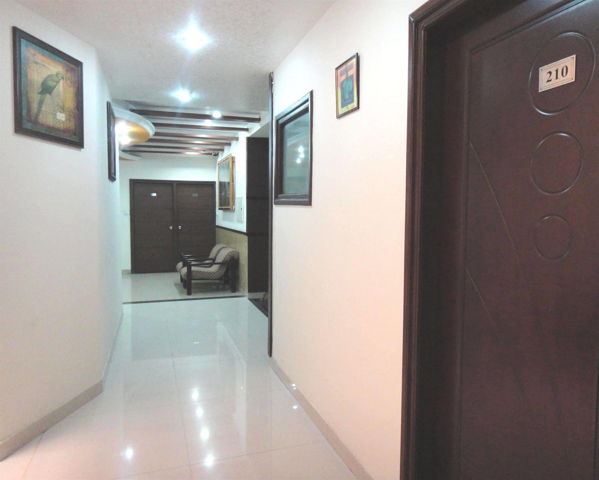 Hotel Orbit 34 Chandīgarh Buitenkant foto